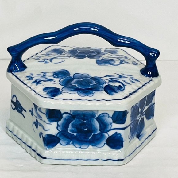 Blue and White Hexagon Trinket box with lid blue handle Thailand Porcelain - Picture 3 of 16